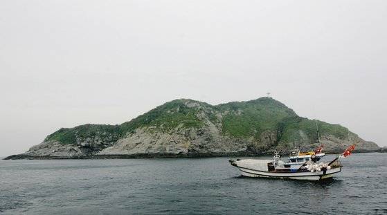 제주도와 전남 완도군이 해상경계를 놓고 법적 다툼을 벌이고 있는 사수도 전경. 중앙포토