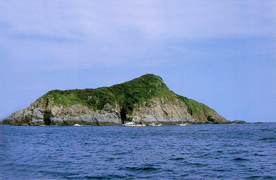 제주도와 전남 완도군이 해상경계를 놓고 법적 다툼을 벌이고 있는 사수도 전경. 사진 문화재청