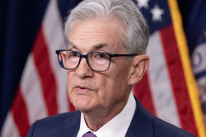 FOMC 회의록 "금리 인상까지 거론”...“인플레 진전 부족”