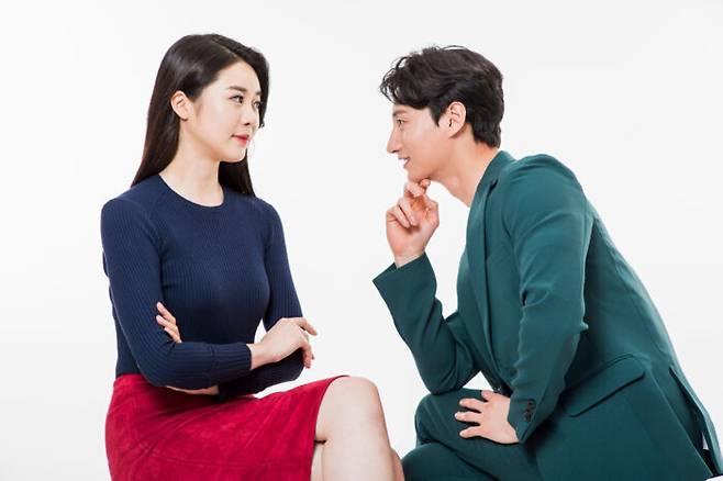 '바디 랭귀지' 즉 몸짓 언어를 잘 해석하면 여자의 속마음을 더욱 쉽게 이해할 수 있다. [사진=클립아트코리아]