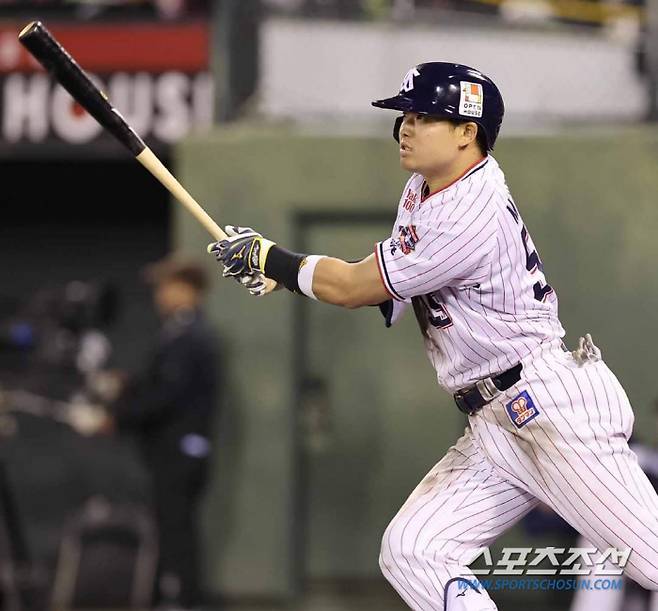 23일 요코하마전에서 시즌 11번째 1점 홈런을 터트린 무라카미. 5경기 만에 홈런포를 재가동해 2위 그룹과 격차를 3개로 벌렸다. 사진캡처=야쿠르트 스왈로즈 SNS