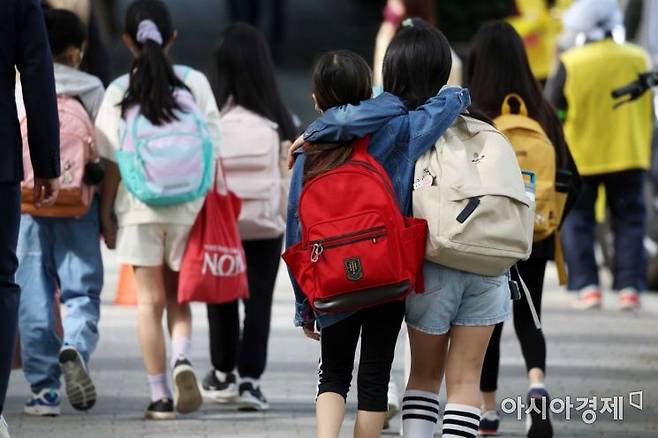 '개근 거지'란 학기 중 체험학습을 가지 않고 꾸준히 등교하는 학생들을 비하하는 신조어다. 사진은 기사의 특정 내용과 관련 없음.[사진=문호남 기자 munonam@]