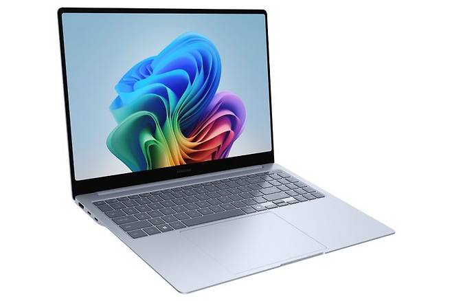 AI PC '갤럭시 북4 엣지'. ⓒ삼성전자