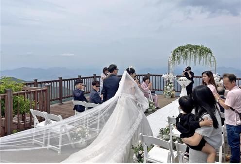 [서울=뉴시스] 결혼식하는 장면. 기사 본문과는 무관한 사진