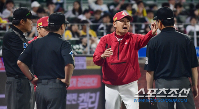 ◇지난해 9월 21일 인천 LG전 당시 심판 판정에 항의하고 있는 SSG 김원형 전 감독. 스포츠조선DB