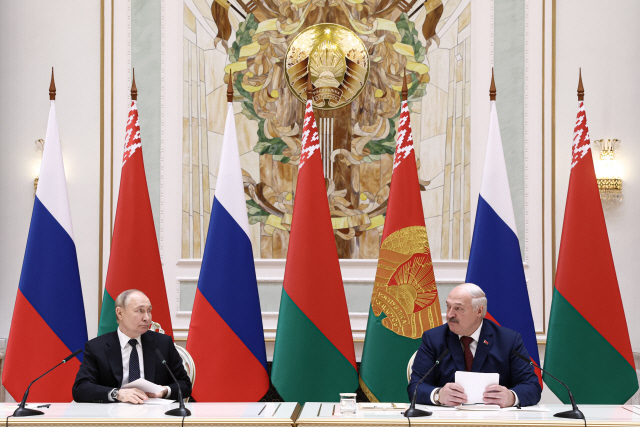푸틴 대통령(왼쪽)과 알렉산드르 루카셴코 벨라루스 대통령(사진=연합뉴스)