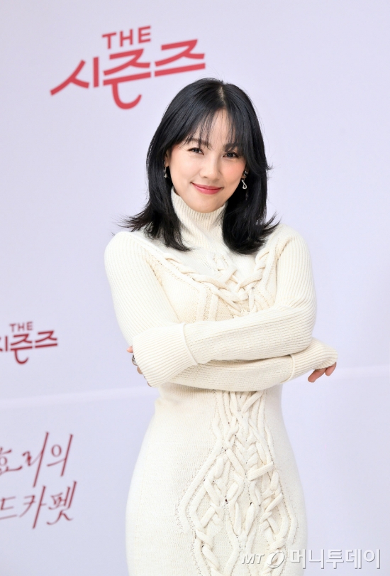 가수 이효리가 KBS2 '더 시즌즈-이효리의 레드카펫' 제작발표회에서 포즈를 취하고 있다/사진=KBS 제공