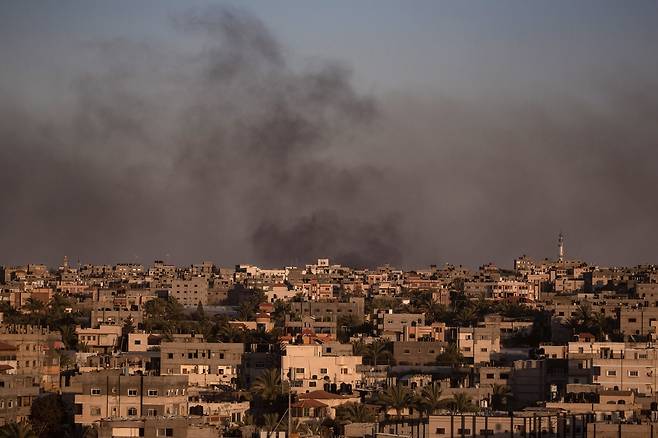 이스라엘의 공습을 받은 가자지구 최남단 라파  [EPA=연합뉴스. 자료사진]