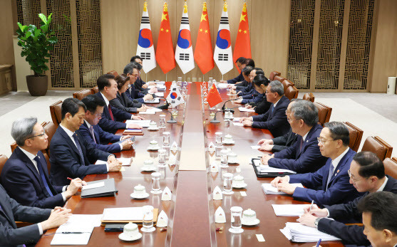 윤석열 대통령이 26일 서울 용산 대통령실에서 열린 리창 중국 국무원 총리와 회담에서 발언하고 있다. (사진=연합뉴스)