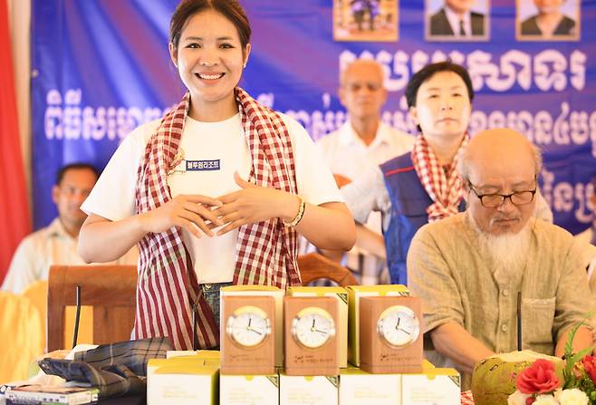 캄퐁참 피아비초등학교 완공식에 참석한 스롱 피아비, 피아비한캄사랑