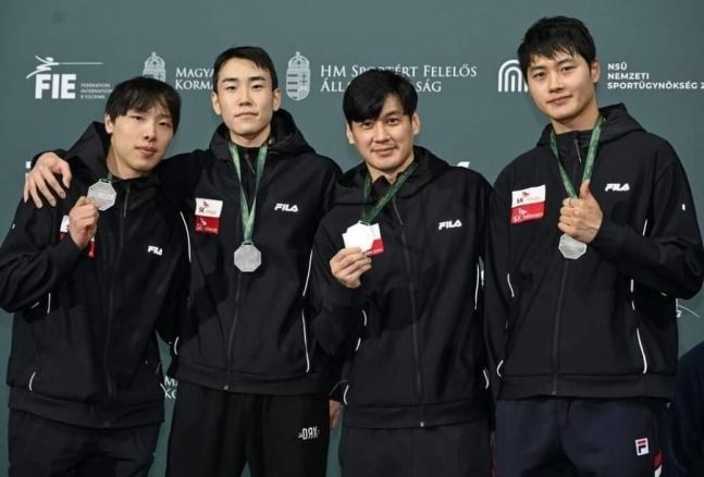 지난 3월 헝가리 월드컵에서 은메달을 딴 한국 남자 사브르 대표팀. (사진 왼쪽부터) 박상원, 도경동, 구본길, 오상욱. ⓒ 대한펜싱협회