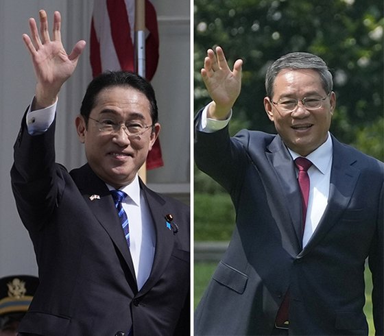 26~27일 한일중 정상회의에 참석하는 기시다 후미오 일본 총리(왼쪽)와 리창 중국 총리. 중앙포토