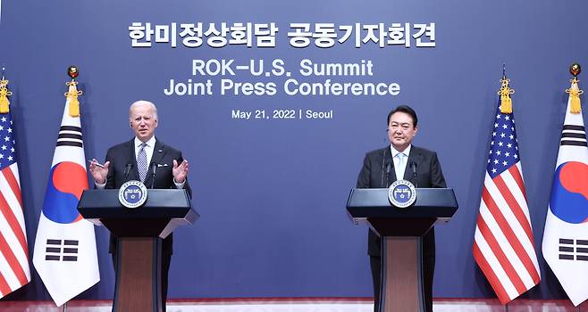 2022년 5월 서울에서 열린 한미정상회담에서 윤석열 대통령과 바이든 미 대통령은 세계 인권과 법치를 증진하기로 약속하며, 미얀마 쿠데타를 함께 규탄하고 민주주의로의 조속한 복귀를 위해 압박하겠다고 공동성명에서 밝혔다.