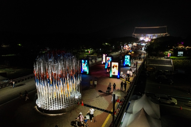 K-컬처박람회가 열린 독립기념관에 설치된 겨레의 탑 미디어 파사드. 천안시 제공