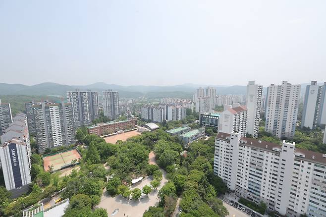 1기 신도시 선도지구 선정 기준이 최근 공개된 가운데 분당신도시는 가장 많은 약 8000가구가 선도지구 물량으로 잠정 배정됐다. 사진은 경기도 성남시 분당 시범단지 전경. [이충우 기자]