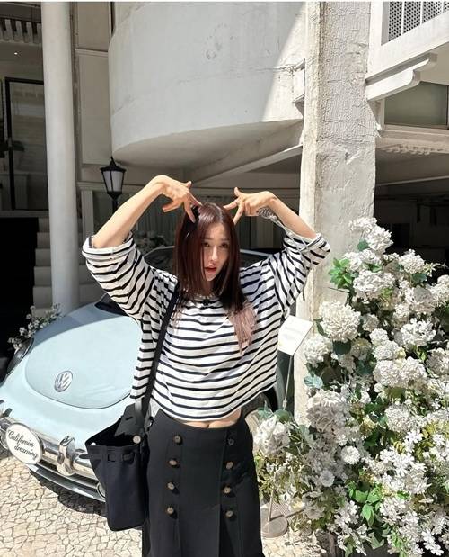 박하선이 유쾌한 손댄스를 선보였다. 사진=박하선 SNS