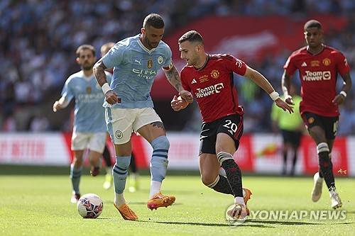 맨체스터 유나이티드는 25일 영국 런던에 위치한 웸블리 스타디움에서 열린 맨체스터 시티와의 잉글랜드 FA컵 결승전에서 승리하면서 우승을 차지했다. 이번 우승으로 맨유는 8년 만에 통산 13번째 FA컵 우승을 달성했고 지난 시즌 카라바오컵 우승에 이어 2년 연속 유관으로 시즌을 마쳤다. 또 FA컵에서 우승하면서 리그 8위를 차지했음에도 다음 시즌 UEFA 유로파리그에 진출할 수 있게 됐다. 맨유가 유로파리그로 향하면서 6위 첼시는 유로파 콘퍼런스리그에 나가고 7위 뉴캐슬 유나이티드는 유럽대항전 진출이 좌절됐다. 연합뉴스