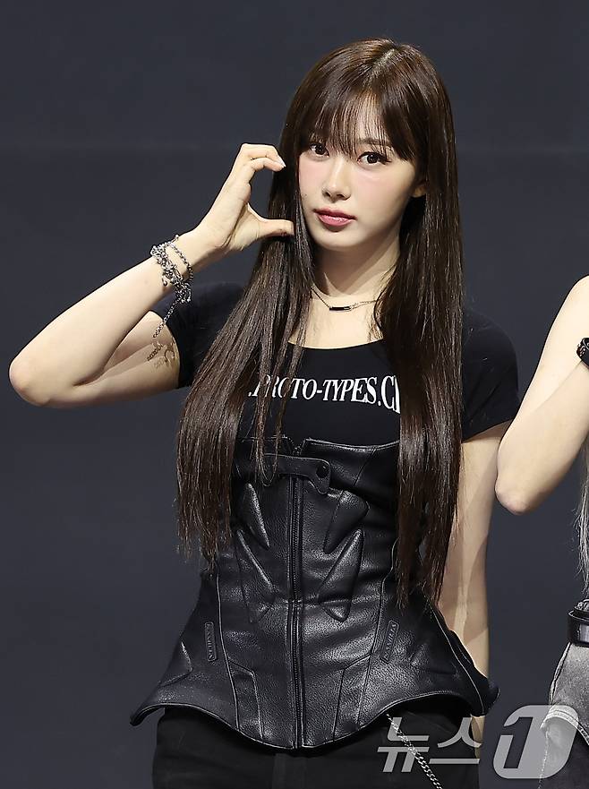 걸그룹 에스파 지젤이 27일 오후 서울 용산구 한남동 블루스퀘어 마스터카드홀에서 열린 첫 정규 앨범 ‘Armageddon’(아마겟돈) 발매 기념 쇼케이스에서 포즈를 취하고 있다. 2024.5.27/뉴스1 ⓒ News1 김진환 기자