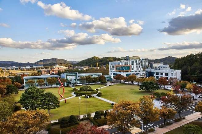 한국기술교육대학교 일학습병행 공동훈련센터가 한국산업인력공단의 ‘2023년도 재직자 일학습병행 공동훈련센터 성과평가’에서 4년 연속으로 최우수 등급인 S등급을 받았다.
