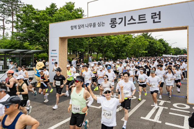지난 25일 '롱기스트 런 2024' 파이널 런 참가자들이 서울 여의도 일대를 달리고 있다. 현대차 제공