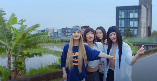 뉴진스 ‘하우 스위트’ 뮤직비디오. 유튜브 갈무리