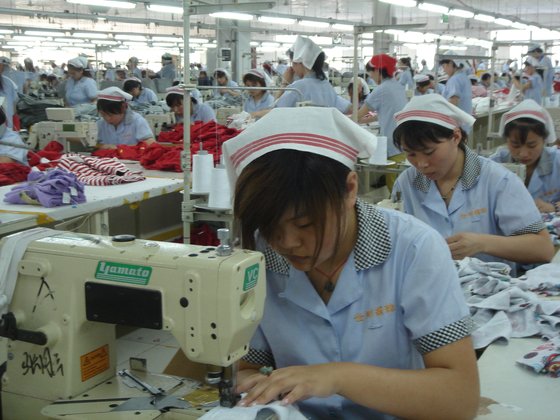 1990년대 중국이 국제 분업에 본격 참여하면서 동아시아 산업에 ‘중국발’ 변화가 시작됐다. [중앙포토]