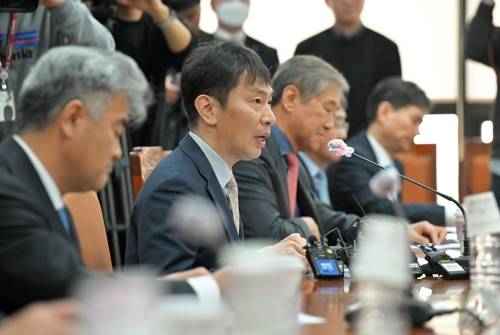 이복현 금융감독원장이 지난 3월 21일 서울 영등포구 주택건설회관에서 열린 ‘부동산PF 정상화 추진을 위한 금융권·건설업계 간담회’에서 모두발언을 하는 모습. 2024.3.21|공동취재단