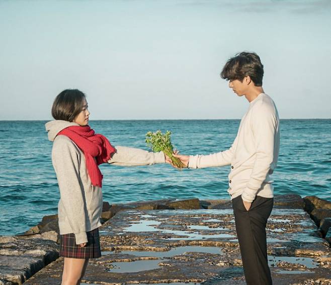 A scene from "Guardian: The Lonely and Great God," starring Gong Yoo (right) and Kim Go-eun (tvN)