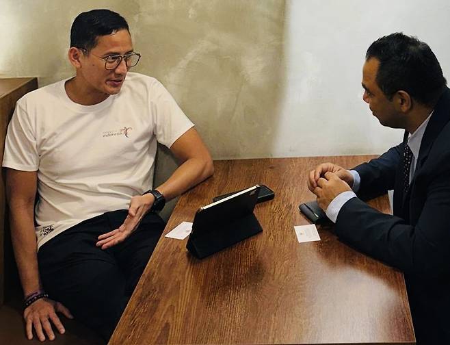 Indonesia’s Minister for Tourism and Creative Economy Sandiaga Uno speaks in an interview with The Korea Herald at an Indonesian Restaurant in Mapo-gu, Seoul on May 10. (Sanjay Kumar/ The Korea Herald)