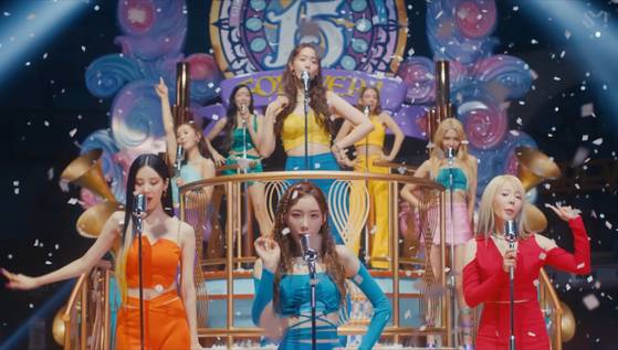 Director Shin Hee-won of Girls’ Generation’s “Forever 1” music video, seen above, admitted to accusations of plagiarism and apologized. [SCREEN CAPTURE]