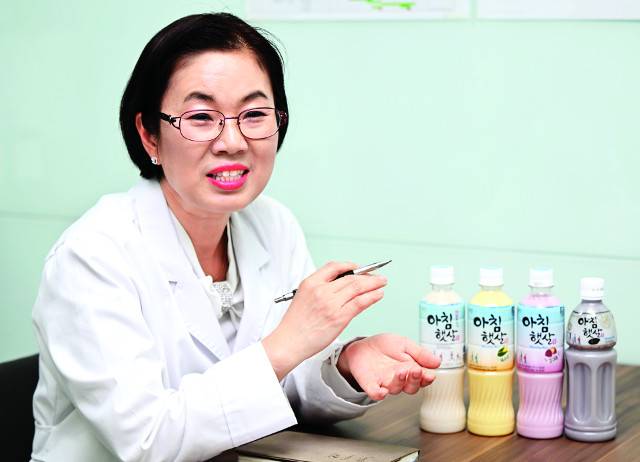 김미정 웅진식품 중앙연구소장이 지난 16일 서울 금천구 연구소에서 인터뷰하고 있다. 윤웅 기자