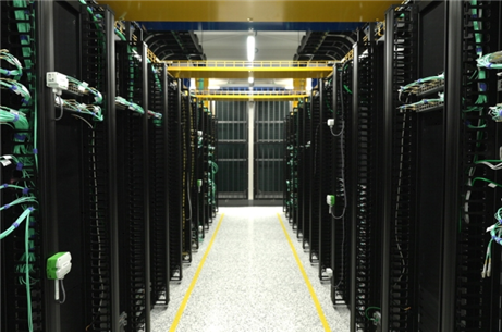 광주 오룡동에 위치한 ‘국가AI데이터센터’ 내 주요 핵심 장비들이 구축·운영되고 있는 전산실. 엔비디아 H100을 비롯해 최신형 그래픽처리장치(GPU)로 구성됐다. NHN클라우드