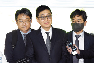 이호진(가운데) 전 태광그룹 회장