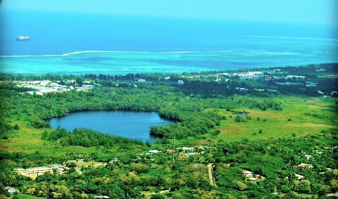 타포차우산에서 내려다 본 수수페 호수의 크기는 마나가하 섬과 거의 같다.