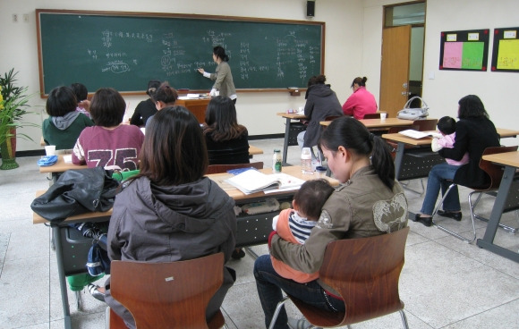 전라남도가 결혼이주여성들을 대상으로 한글교육을 하고 있다.