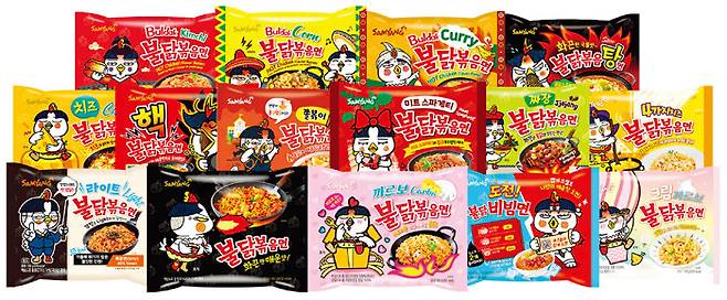 삼양식품은 다양한 맛의 붉닭볶음면 제품을 판매하고 있다. [삼양식품 제공]