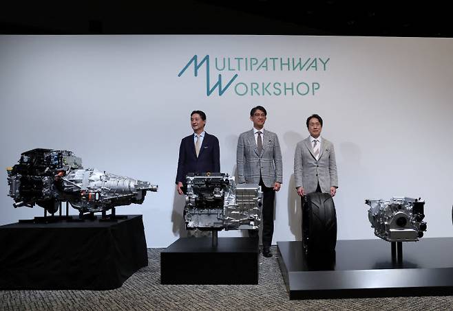 Subaru‘s CEO Atsushi Osaki, Toyota’s CEO Koji Sato and Mazda‘s CEO Masahiro Moro pose during a photo session at a press conference pledging to each develop a new engine in Tokyo, Japan May 28, 2024. REUTERS/Kim Kyung-Hoon