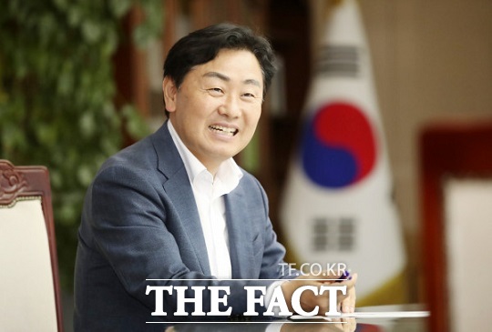 김관영 도지사가 28일 열린 간부회의에서 "갑질은 반드시 근절하고, 동시에 의연하게 업무에 임해달라"고 강조했다./전북도