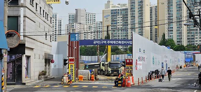 지난 26일 서울 마포구 공덕동 '마포자이힐스테이트' 공사현장 1번 게이트. /조은임기자