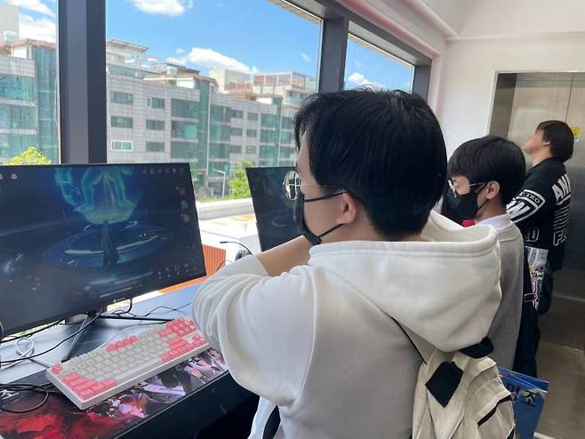 타임어택 시작을 기다리는 관람객들