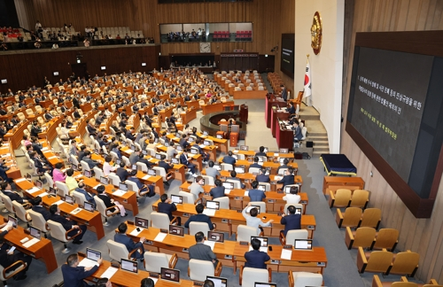 28일 오후 국회에서 재의결 안건으로 상정된 ‘해병대 채상병 사망사건 수사외압 의혹 특별검사법’ 등을 표결하는 본회의가 열리고 있다. 연합뉴스