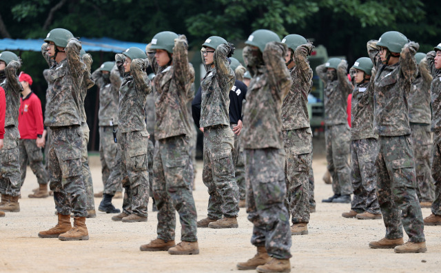 훈련 중인 육군 장병들. 사진=뉴스1