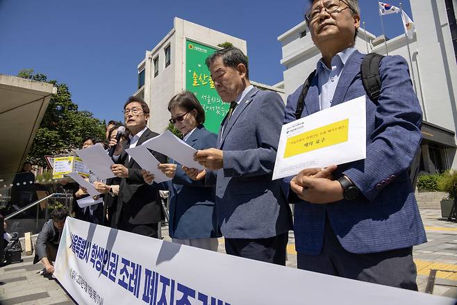 5월16일 조희연 서울시교육감이 서울시의회 앞에서 열린 ‘서울특별시 학생인권조례 폐지 조례 재의 요구 기자회견’에서 발언하고 있다. ⓒ시사IN 조남진