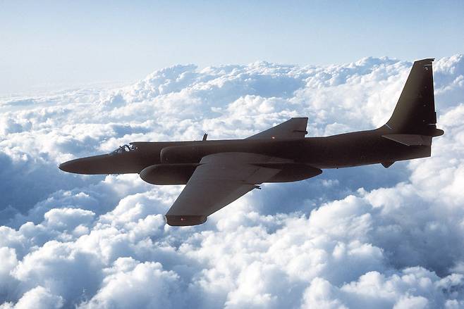 고도 2만m에서 지상의 여러 표적을 감시할 수 있는 미 공군 소속 U2 정찰기 [미공군 홈페이지 캡처]