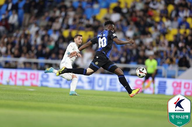 인천 음포쿠 슈팅. 한국프로축구연맹