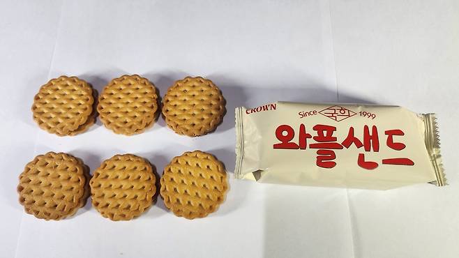 꽤 바삭하고 약간 상큼한 맛이 크라운 `와플샌드` : 다나와 DPG는 내맘을 디피지