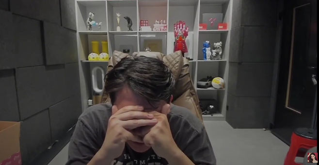 유튜버 오킹 라이브 방송 캡처