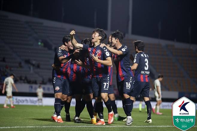 ▲ 수원FC가 강상윤과 이승우의 골로 대구FC를 꺾었다. ⓒ한국프로축구연맹