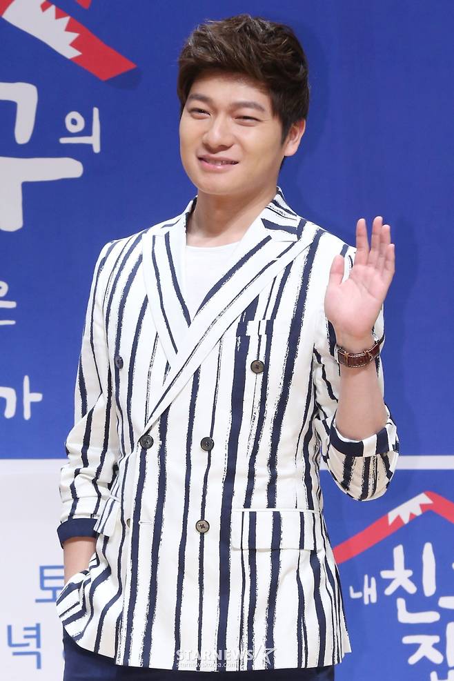 방송인 장위안이 17일 오후 서울 마포구 상암동 JTCB빌딩에서 열린 '내친구의 집은 어디인가' 기자간담회에서 포토타임을 갖고 있다. /사진=이기범 기자 leekb@