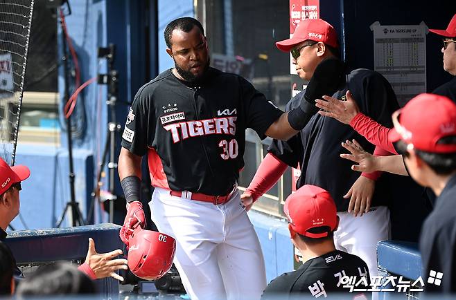 소크라테스는 28일 창원 NC파크에서 열린 '2024 신한 SOL Bank KBO 리그' NC와 주중 3연전 첫 번째 맞대결에서 6번타자 중견수로 선발 출전. 3회초 3점 홈런을 때려내며 팀 공격에 활력을 불어넣었다. 엑스포츠뉴스 DB